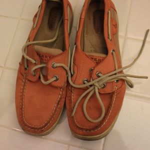 Peach sperrys